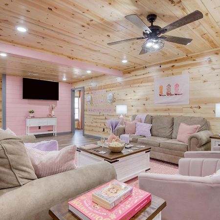 פיג'ן פורג' Pink Pines Avantstay Luxury Aesthetic Dream Home Indoor Pool Hot Tub מראה חיצוני תמונה