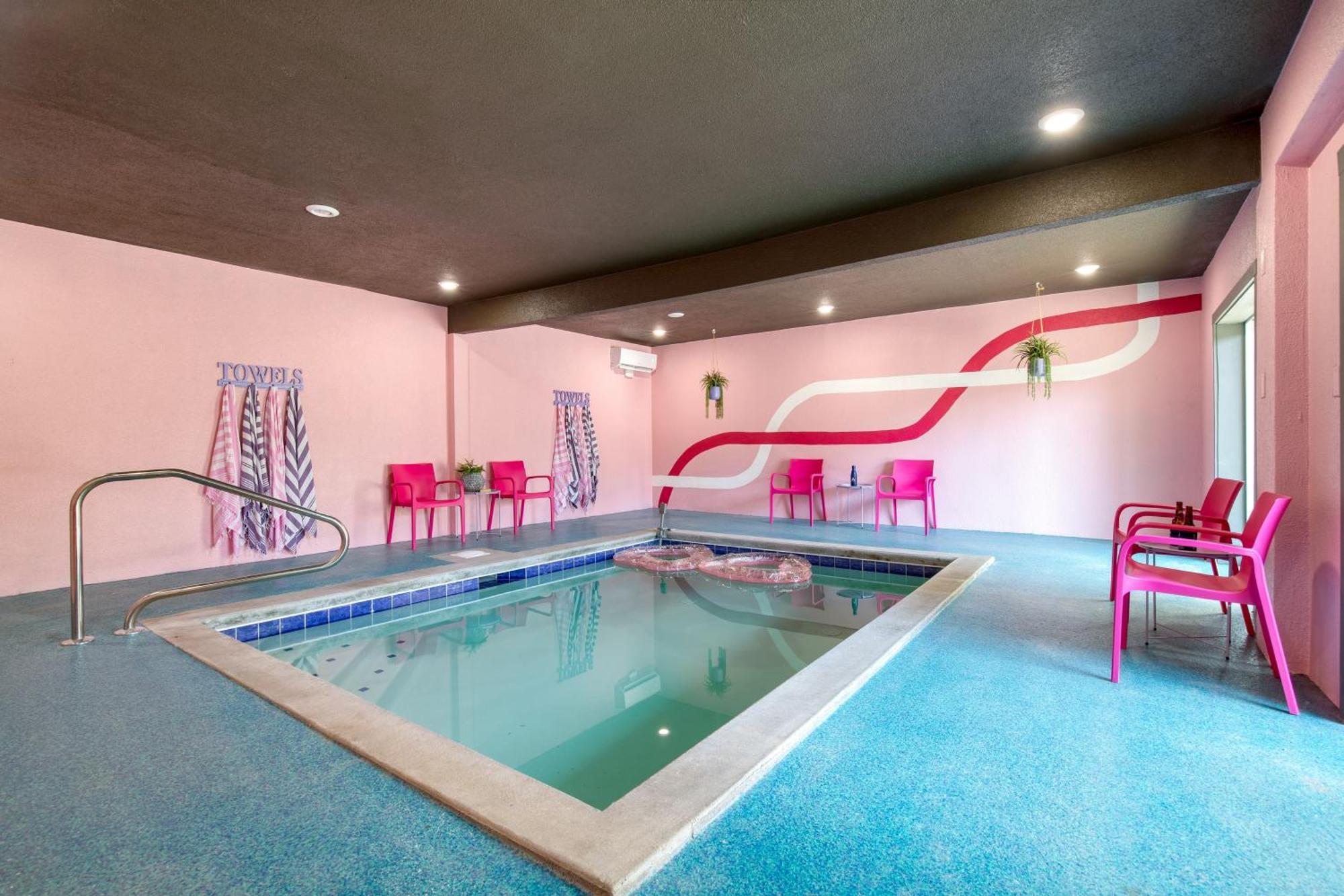 פיג'ן פורג' Pink Pines Avantstay Luxury Aesthetic Dream Home Indoor Pool Hot Tub מראה חיצוני תמונה