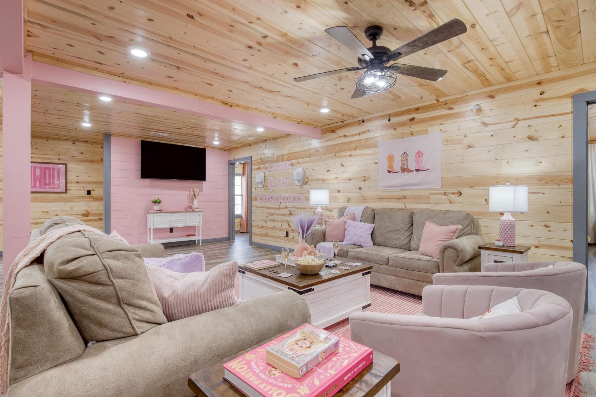 פיג'ן פורג' Pink Pines Avantstay Luxury Aesthetic Dream Home Indoor Pool Hot Tub מראה חיצוני תמונה