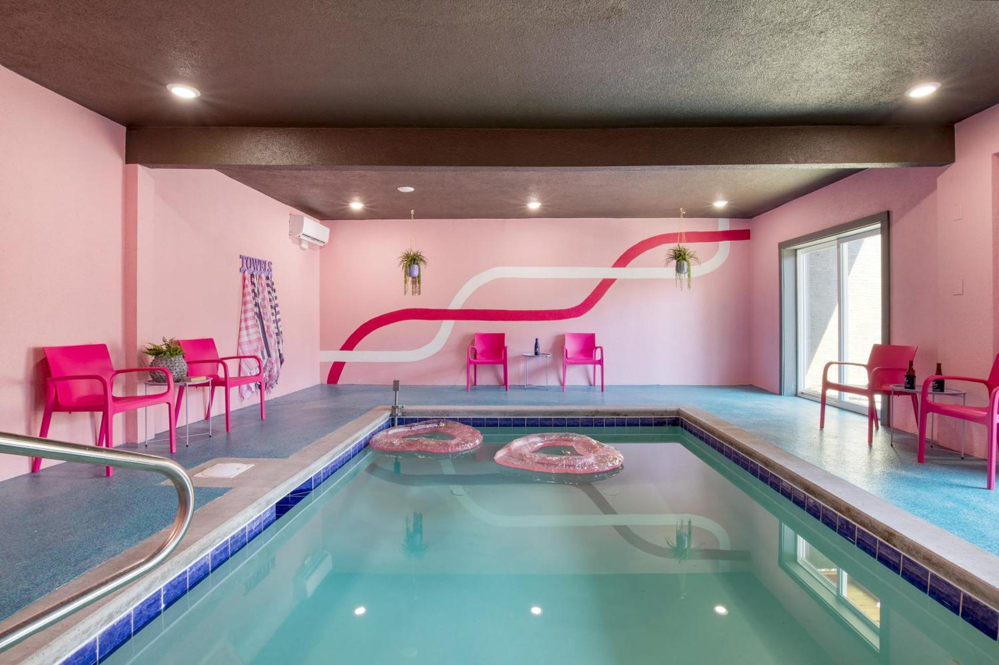 פיג'ן פורג' Pink Pines Avantstay Luxury Aesthetic Dream Home Indoor Pool Hot Tub מראה חיצוני תמונה